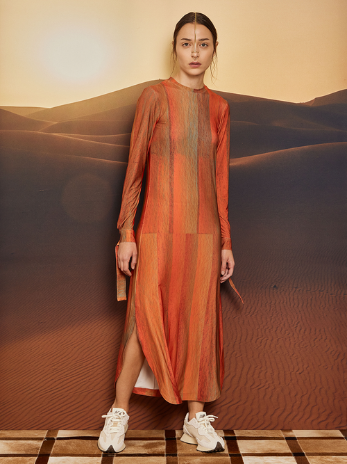 STRAIGHT DRESS WITH ROUNDED HEM - OCHRE PAINTING