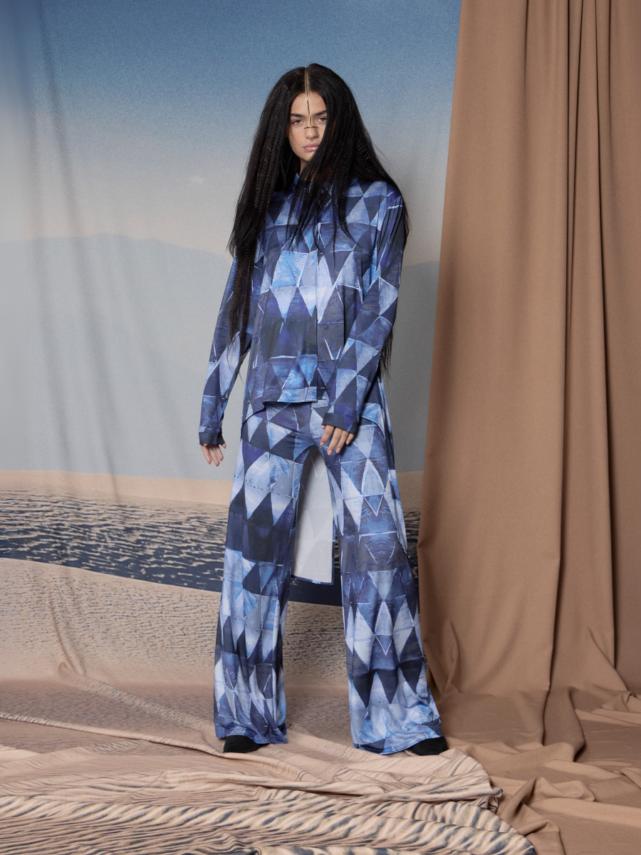 Short-Front, Long-Back - Blue Triangles