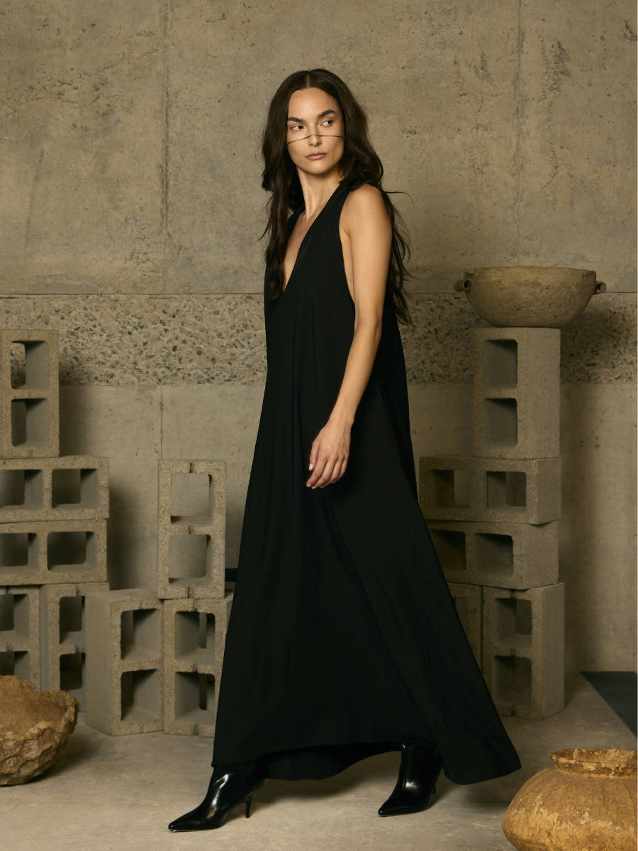 Deep Neckline Dress - Black
