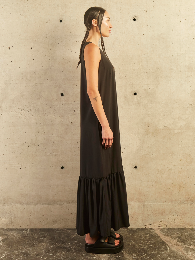 LONG DRESS WITH STEEL SLEEVES	- BLACK COLOR